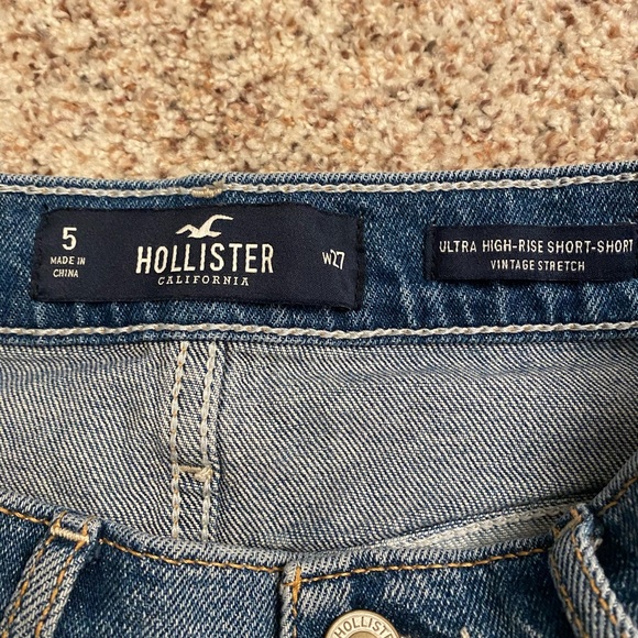 Hollister Ombré Distressed Jean Shorts - Picture 4 of 5